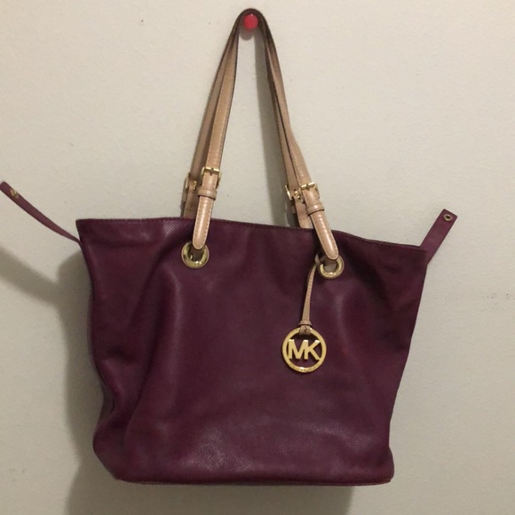 Michael Kors magneta purse - Picture 2 of 3